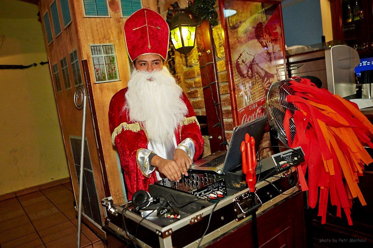 DJ EXOTIC performing Reggaeton music in Winterthur